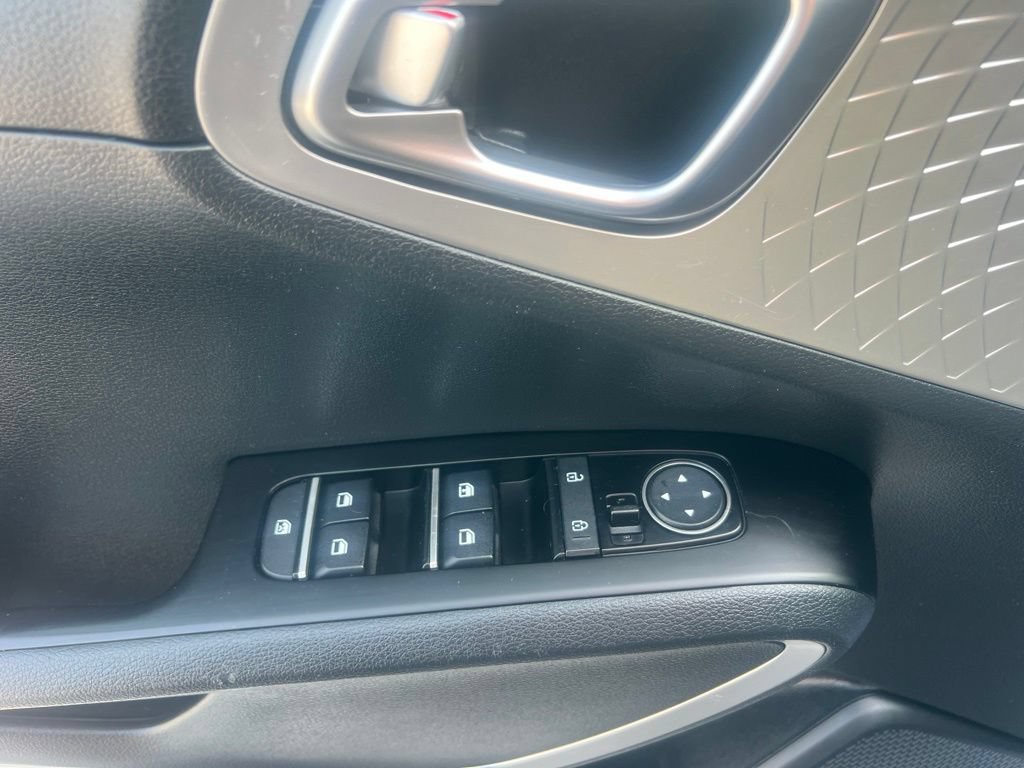 Used 2022 Kia Soul LX w/ Technology Package FWD image 8