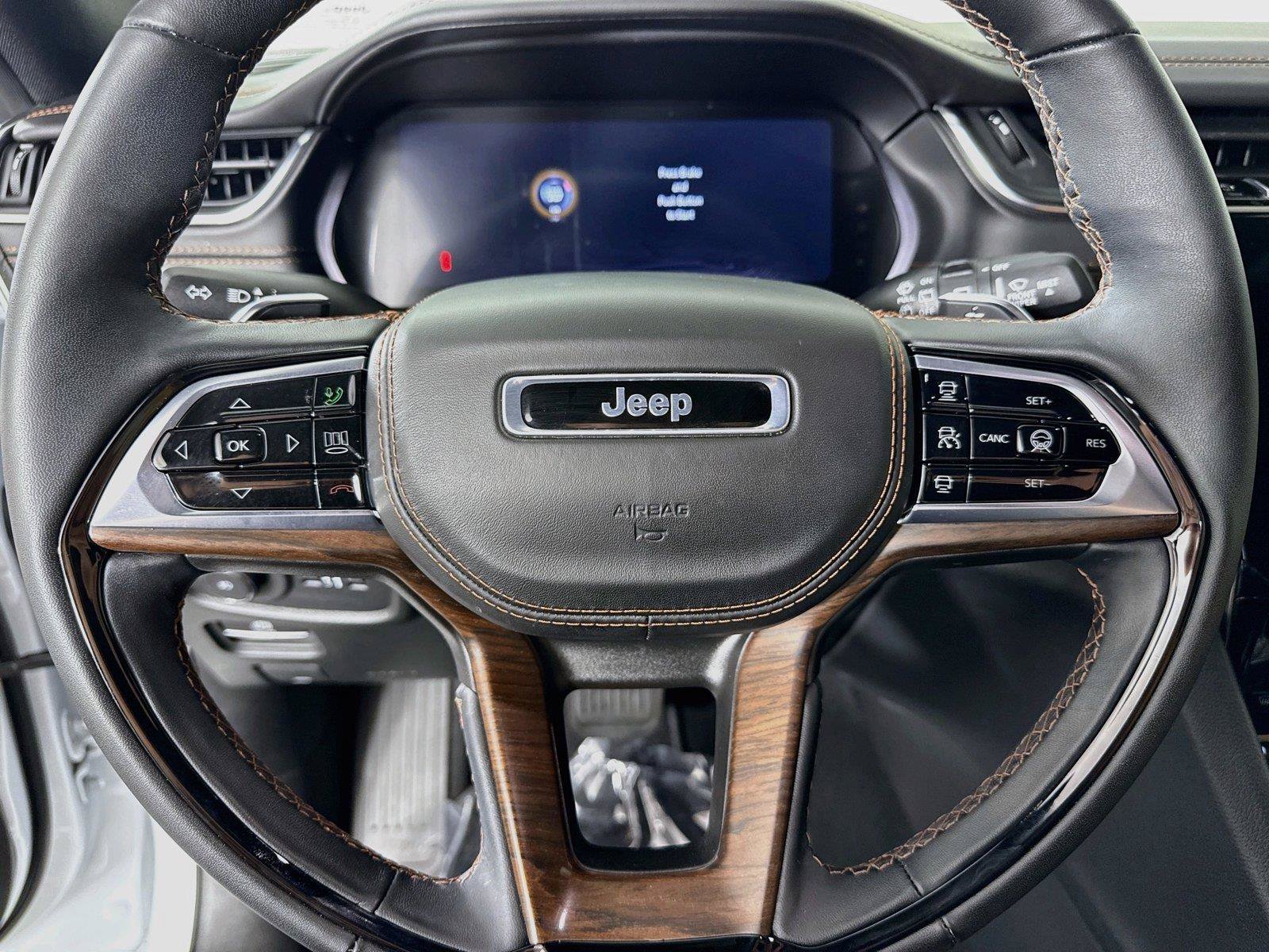 Used 2025 Jeep Grand Cherokee Summit AWD/4WD image 17