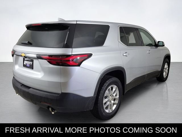 Used 2022 Chevrolet Traverse LS image 3