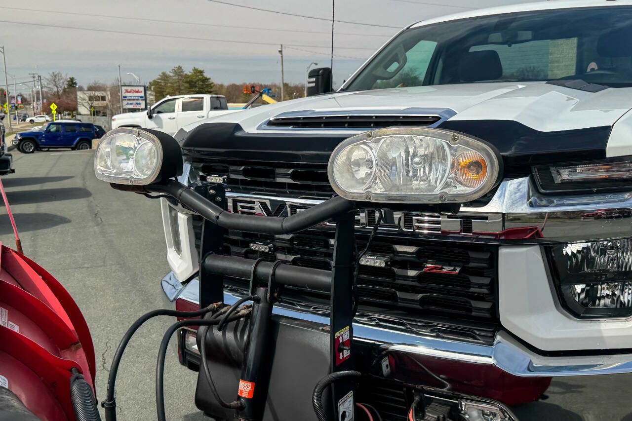 Used 2022 Chevrolet Silverado 3500 LT w/ Convenience Package image 10