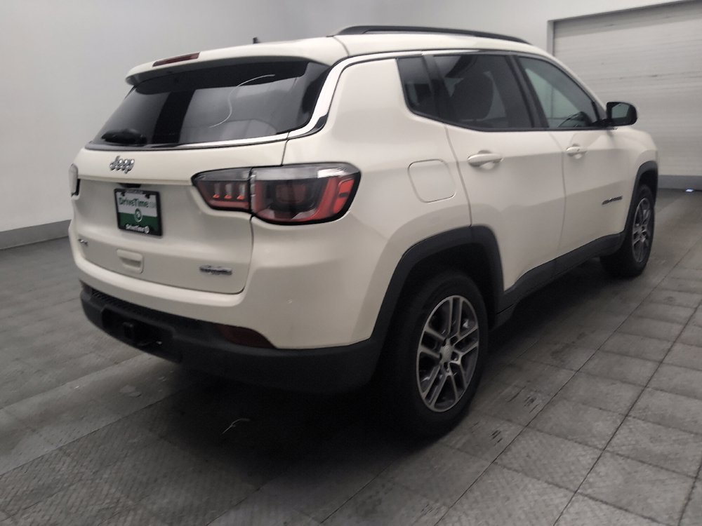 Used 2017 Jeep Compass Latitude w/ Cold Weather Group AWD/4WD image 9