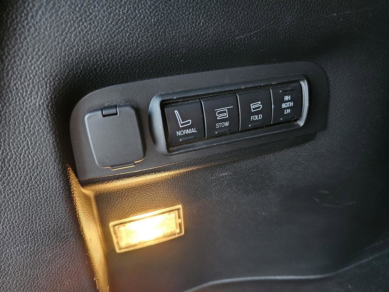 Used 2016 Ford Explorer Limited image 25