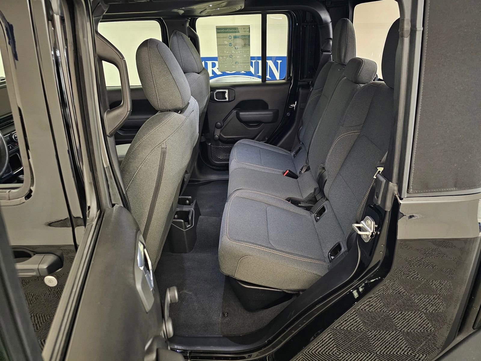 Used 2024 Jeep Gladiator Sport image 33