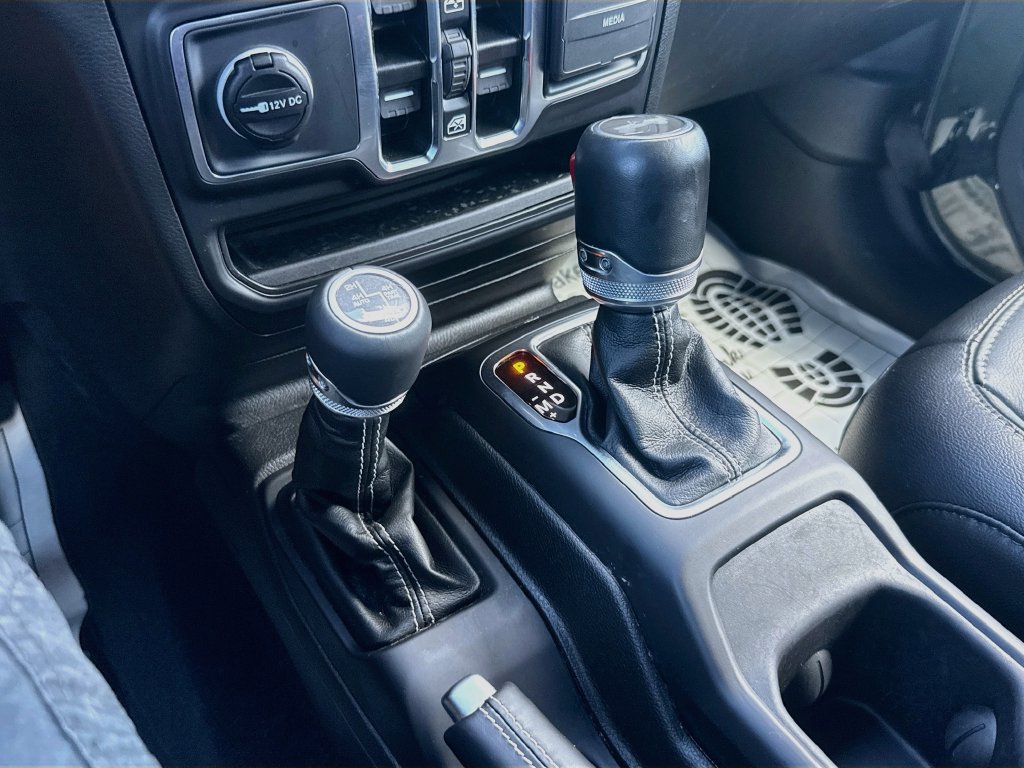 Used 2023 Jeep Wrangler Unlimited Sahara AWD/4WD image 18