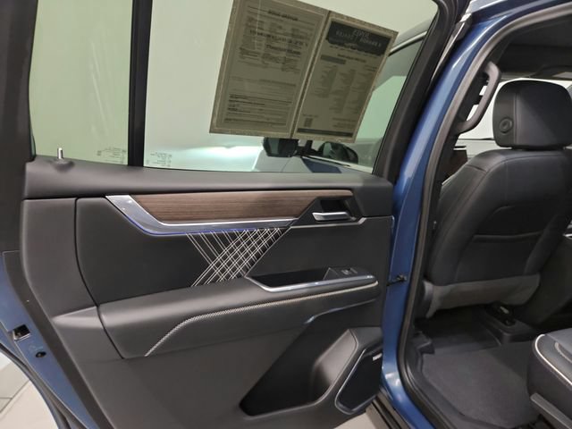 Used 2024 GMC Acadia Denali w/ Super Cruise Package FWD image 24