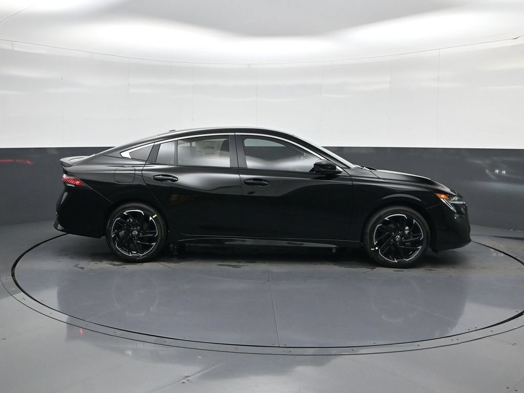 New 2026 Nissan Sentra SR w/ SR Premium Package FWD image 10