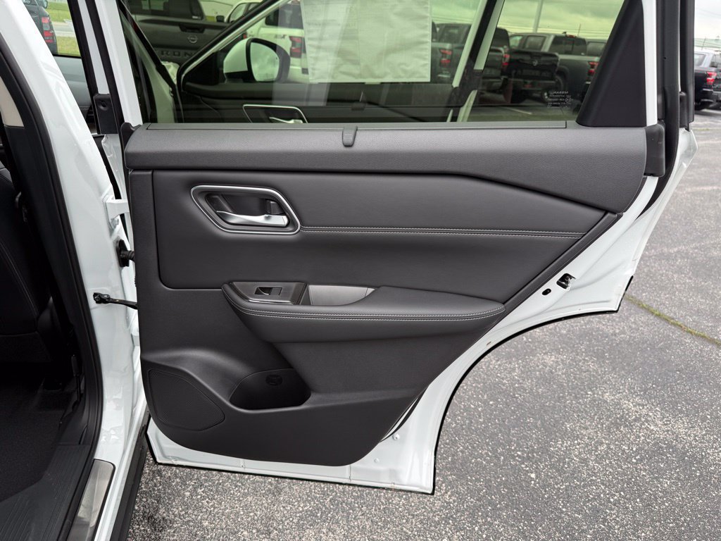 New 2026 Nissan Rogue Platinum AWD/4WD image 21