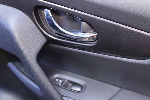 Used 2020 Nissan Rogue SV image 9