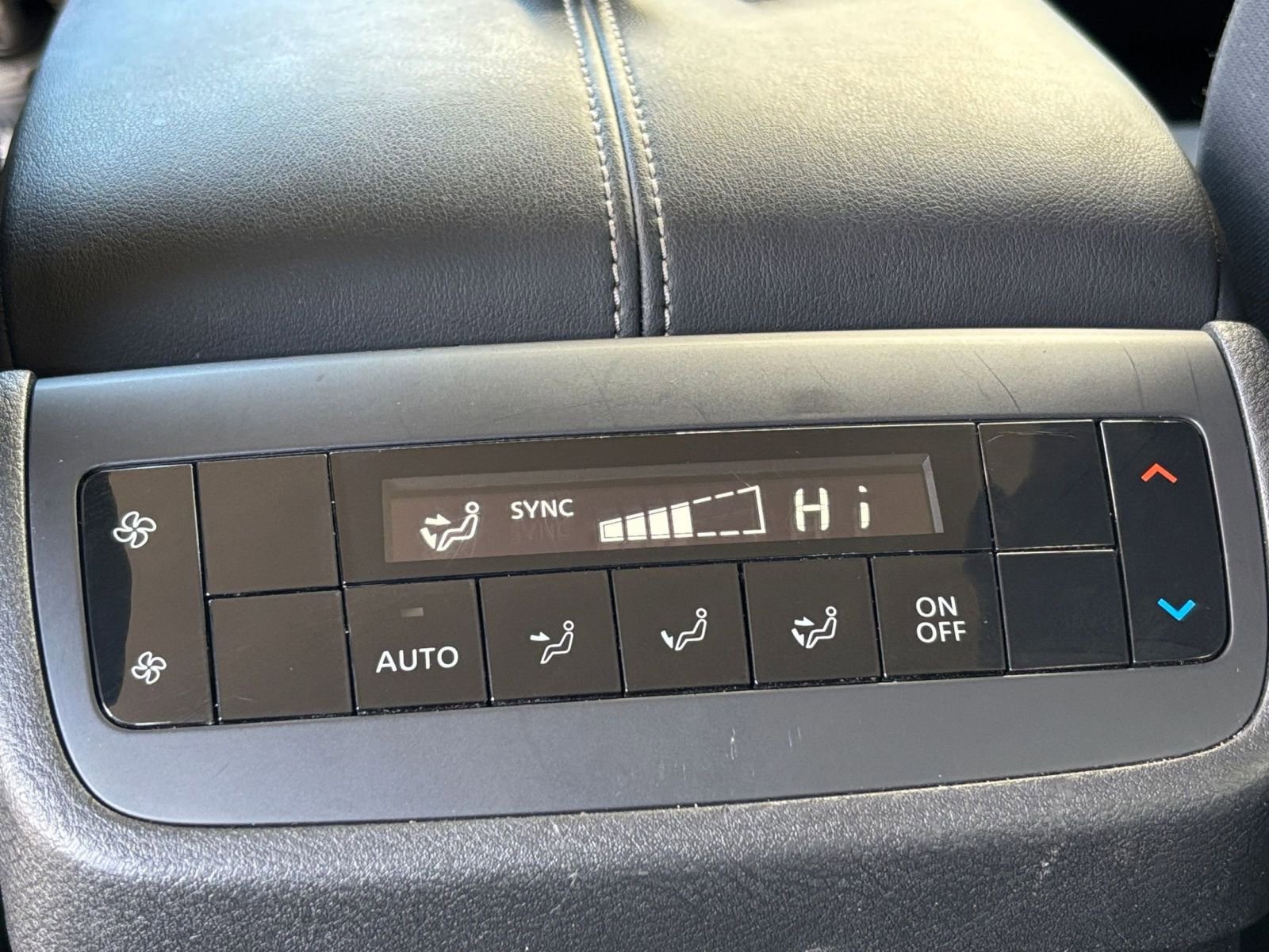 Used 2025 Nissan Pathfinder SV image 24