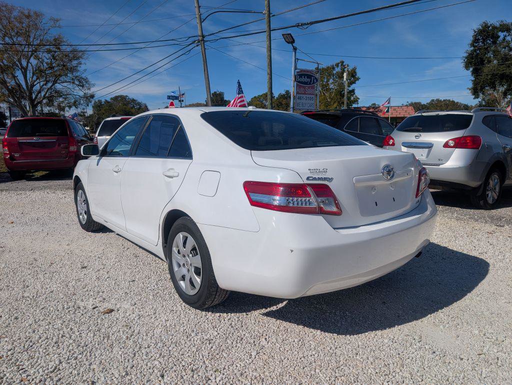 Used 2010 Toyota Camry LE image 5