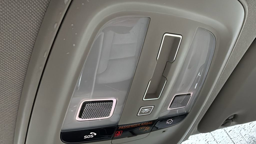 Certified 2024 Volvo XC60 T8 Ultimate w/ Climate Package image 21