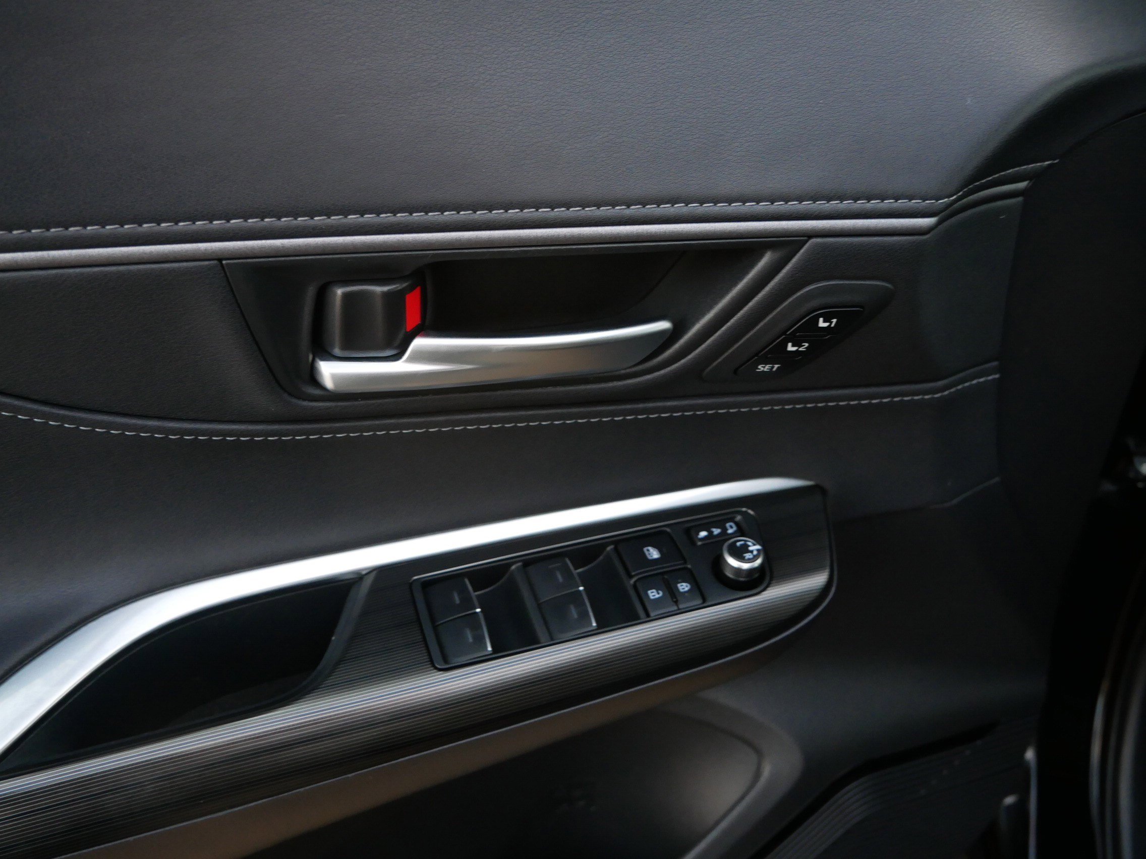 Used 2024 Toyota Venza XLE image 20