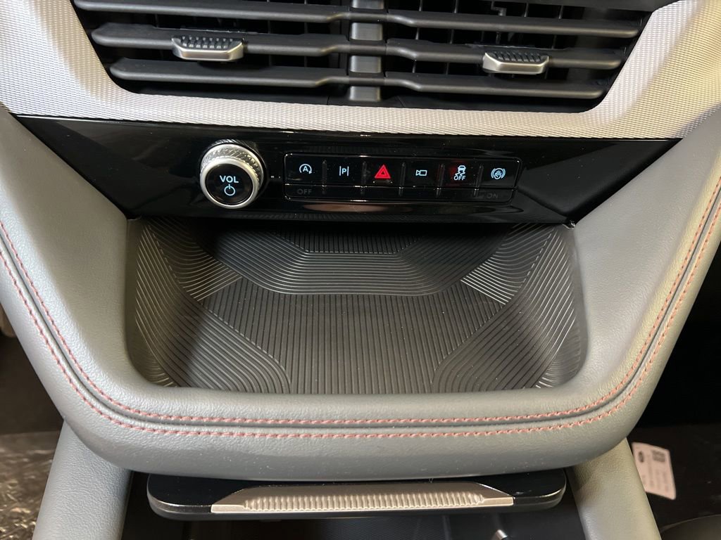 Used 2025 Ford Explorer Active w/ Active Comfort Package image 14