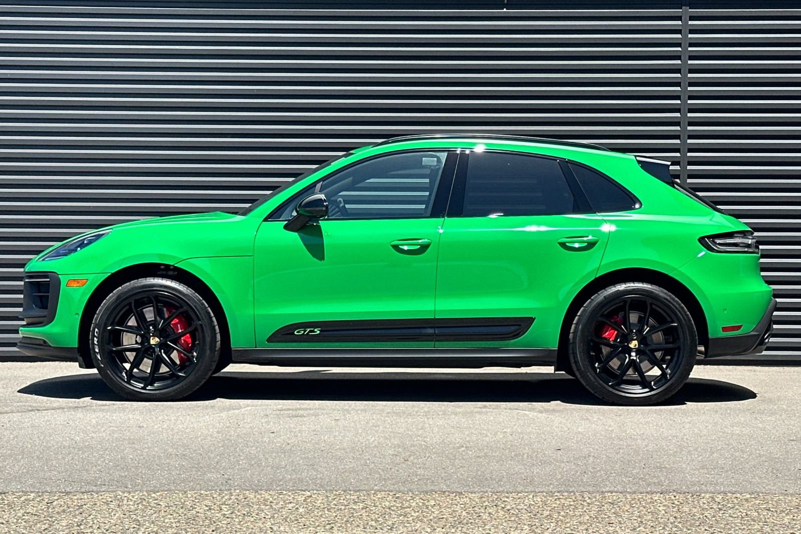 Used 2025 Porsche Macan GTS AWD/4WD image 2