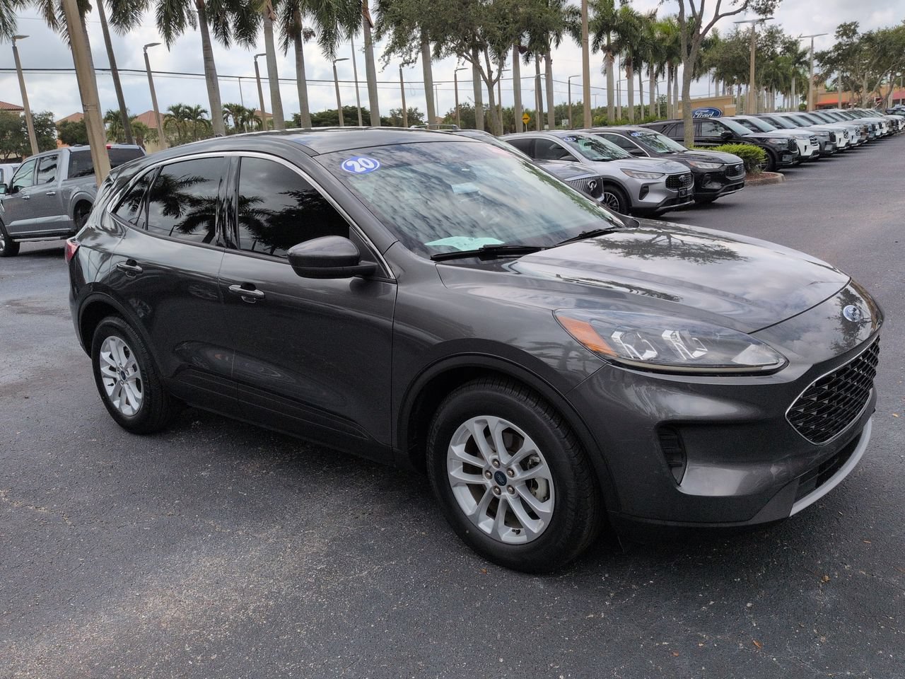 Used 2020 Ford Escape SE FWD image 2