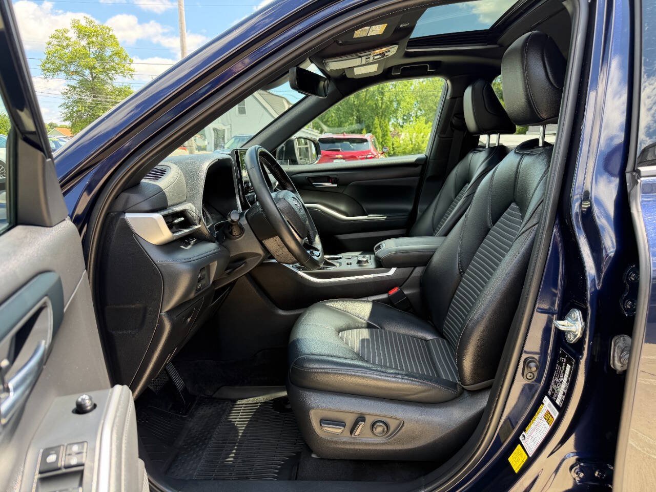 Used 2022 Toyota Highlander XSE AWD/4WD image 35