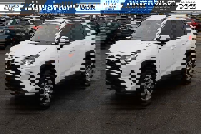 Used 2021 Toyota RAV4 LE image 4