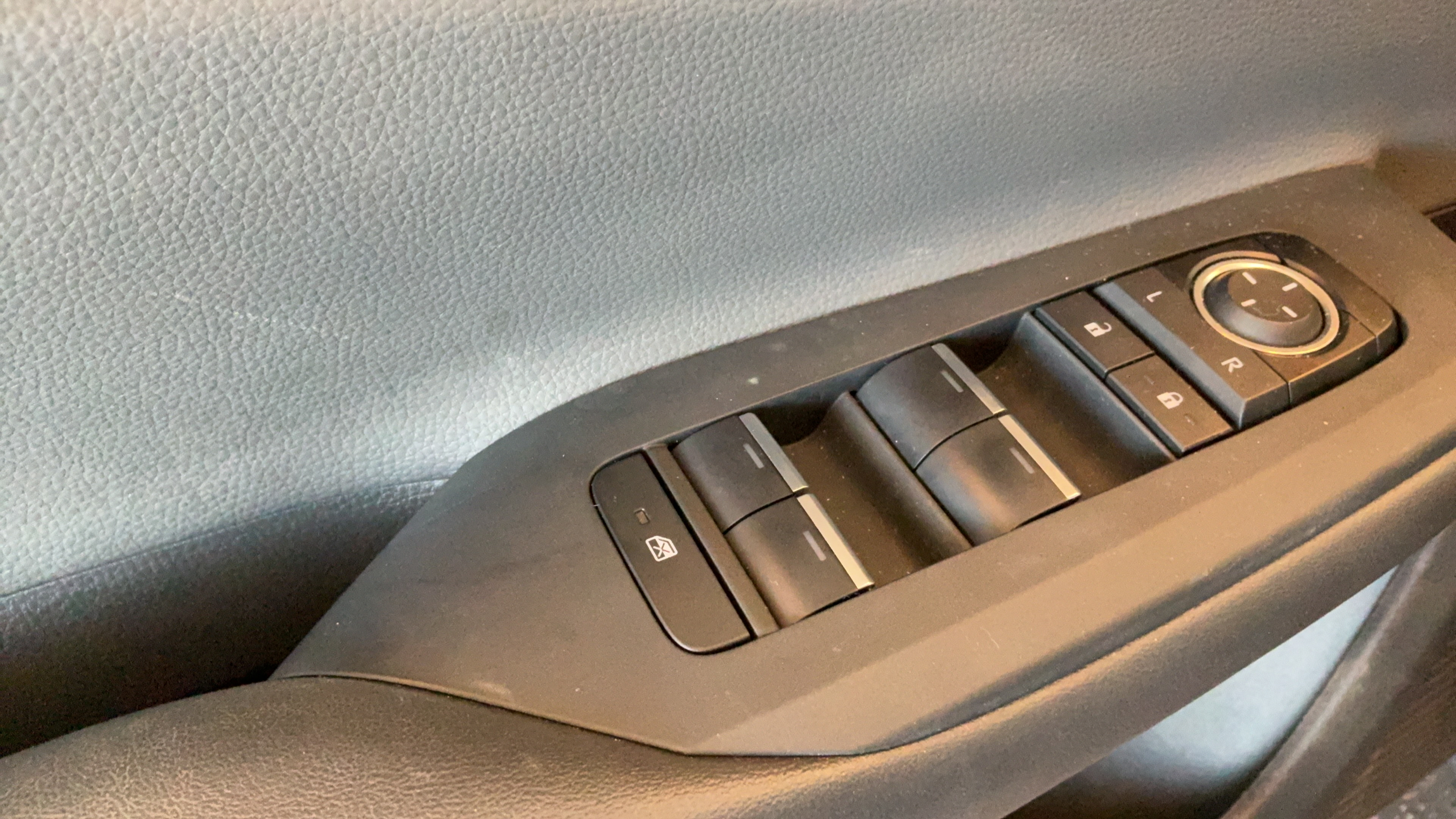 Used 2024 Toyota Prius XLE FWD image 20