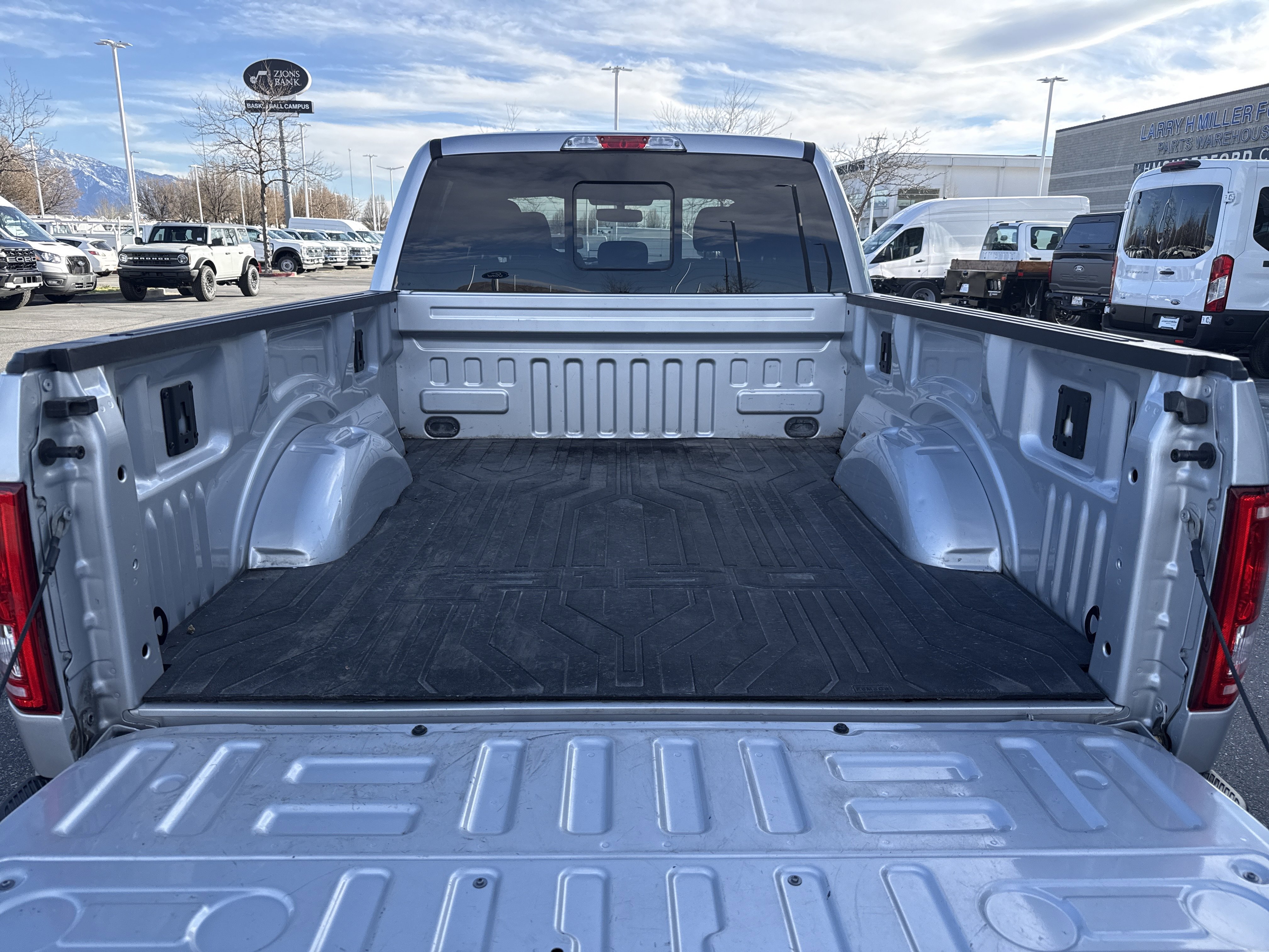 Used 2017 Ford F150 XLT w/ Equipment Group 302A Luxury image 29