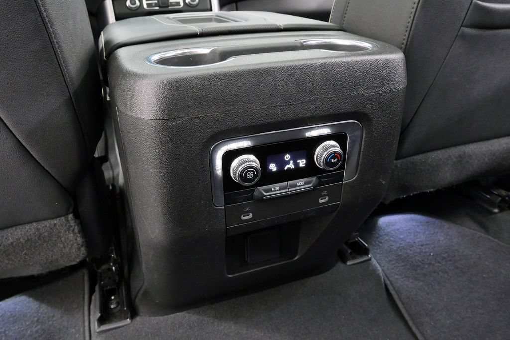 Used 2023 GMC Yukon XL SLT AWD/4WD image 19
