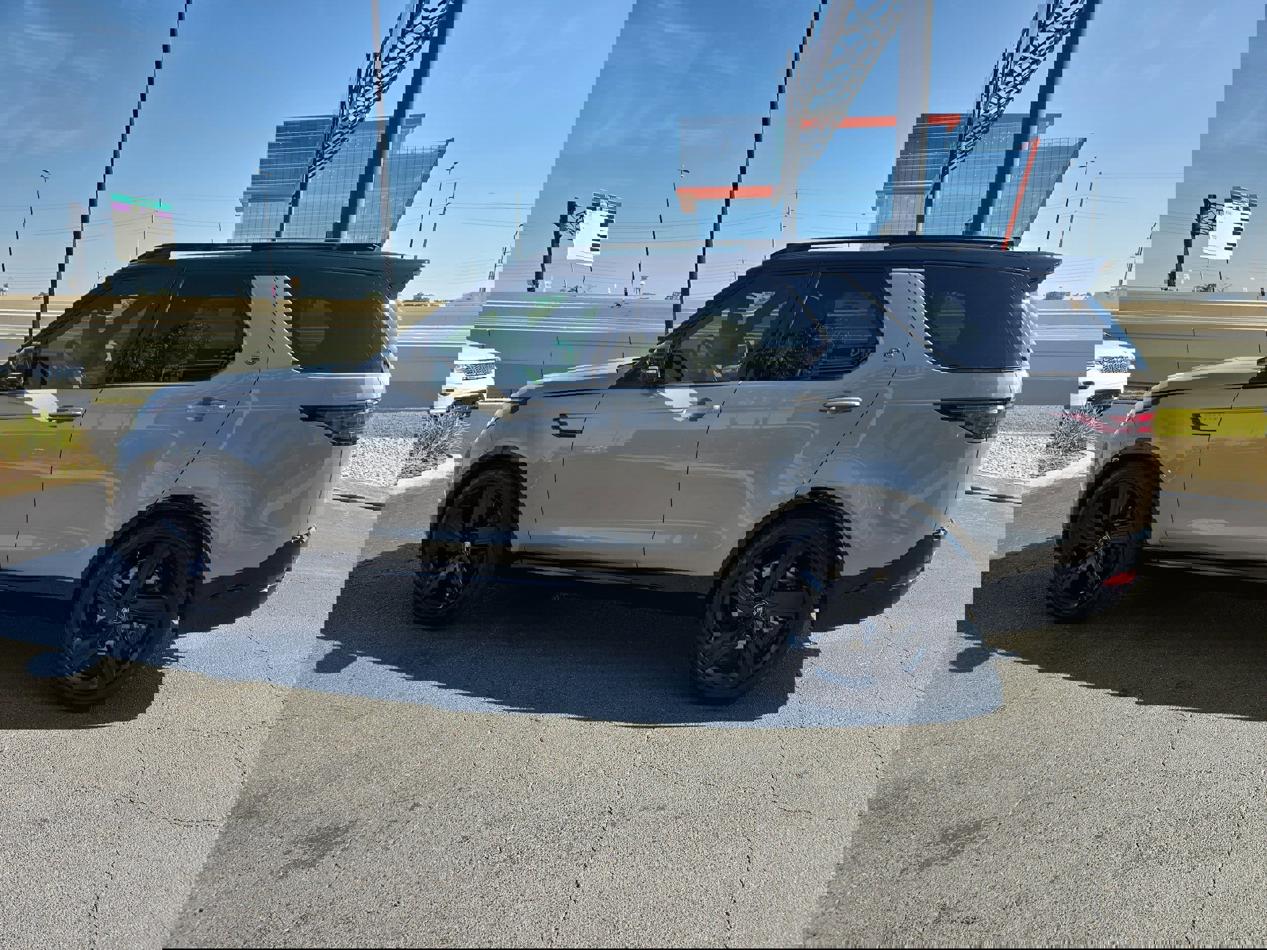 Used 2023 Land Rover Discovery S R-Dynamic image 8