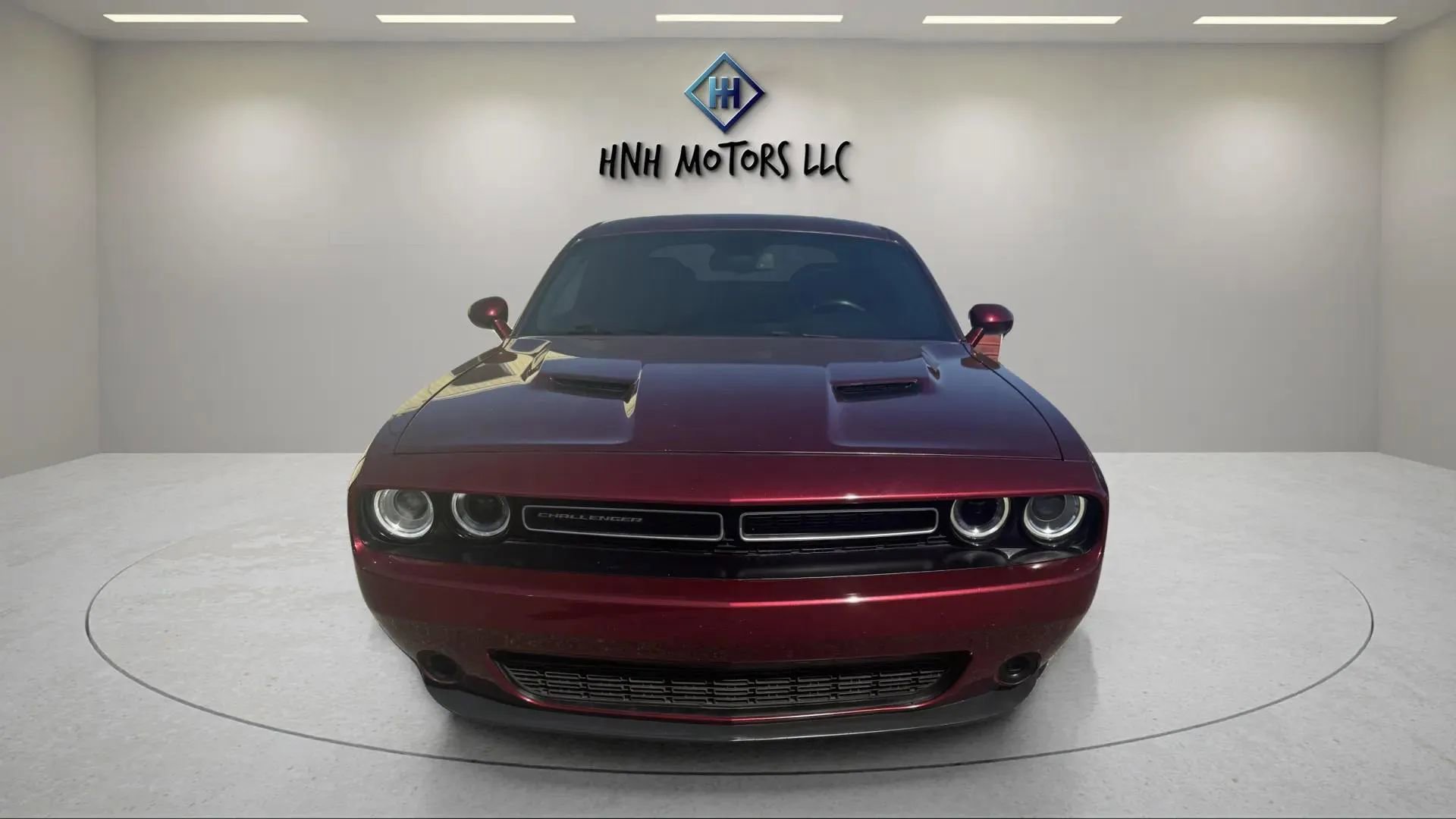 Used 2019 Dodge Challenger SXT image 2