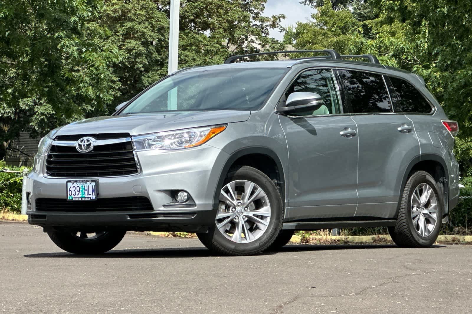 Used 2015 Toyota Highlander XLE AWD/4WD image 1