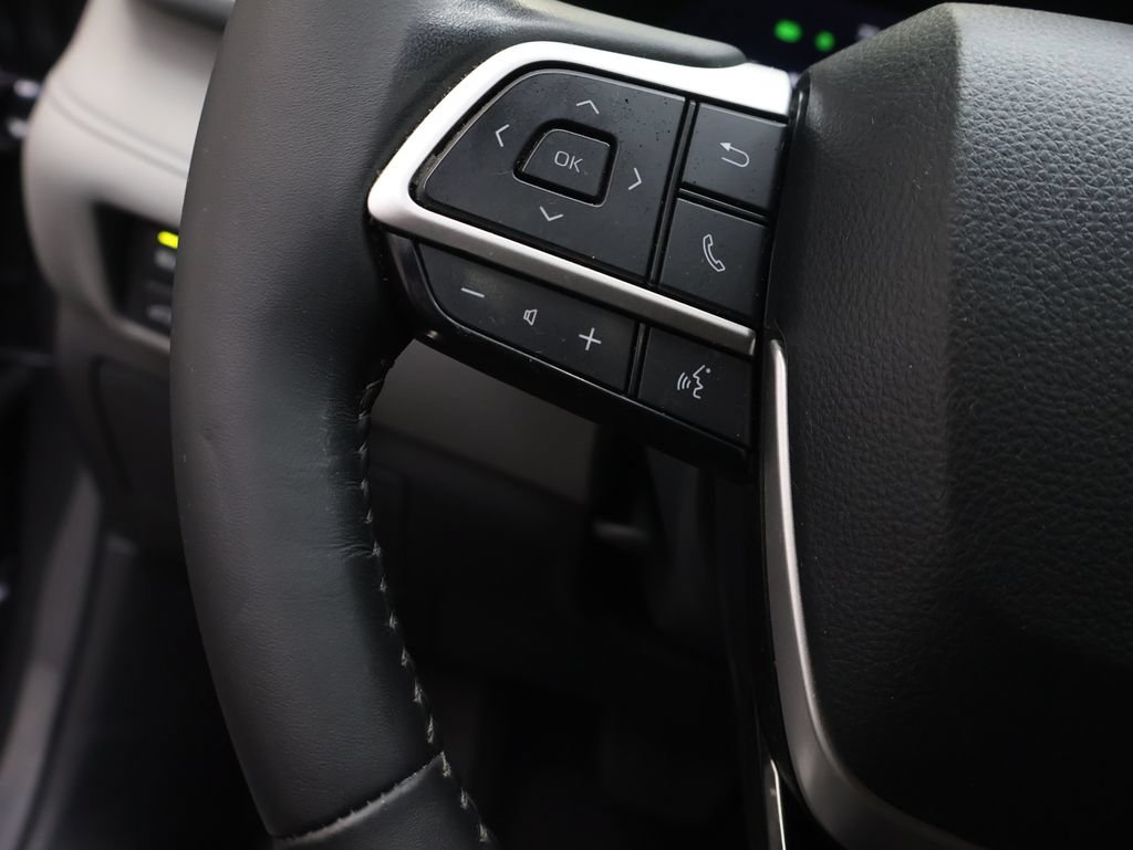 Used 2024 Toyota Highlander Limited FWD image 20