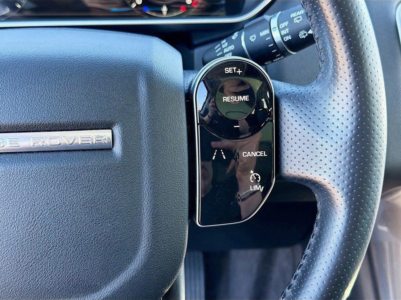 Used 2020 Land Rover Range Rover Sport HSE image 38