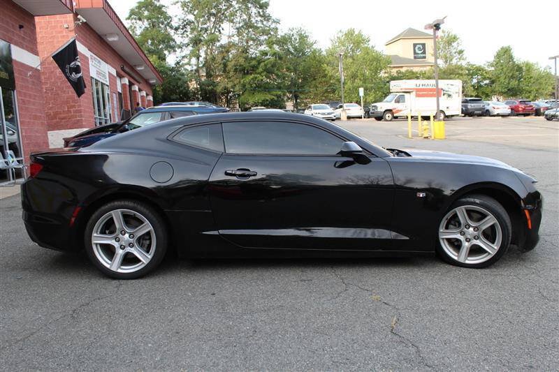 Used 2022 Chevrolet Camaro LT RWD image 6