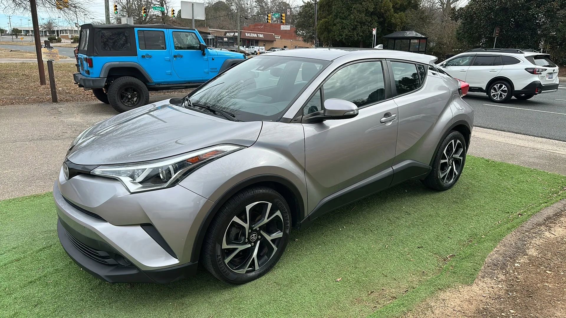 Used 2018 Toyota C-HR image 4