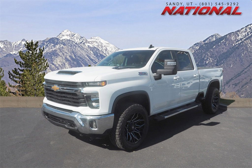 Used 2024 Chevrolet Silverado 2500 LT image 1