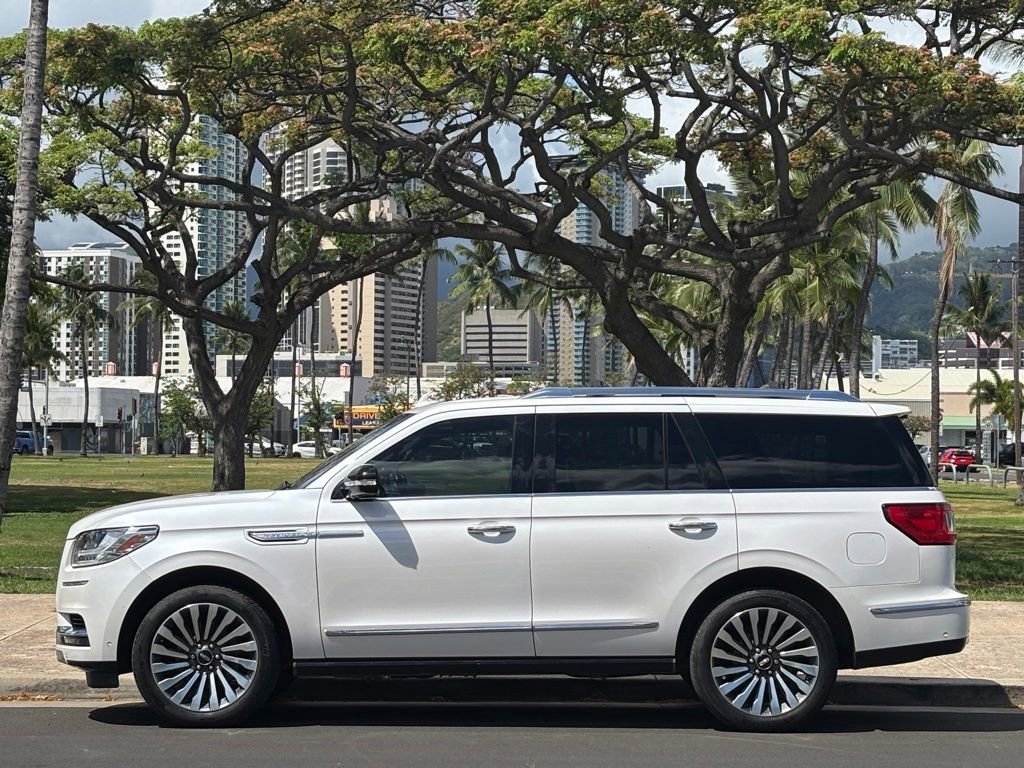 Used 2019 Lincoln Navigator Reserve w/ Cargo Package AWD/4WD image 2