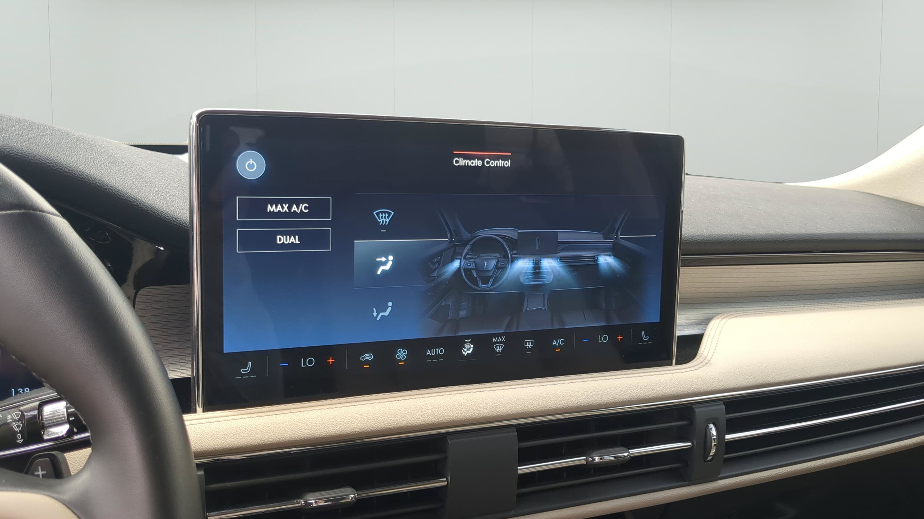 Used 2025 Lincoln Corsair AWD image 18
