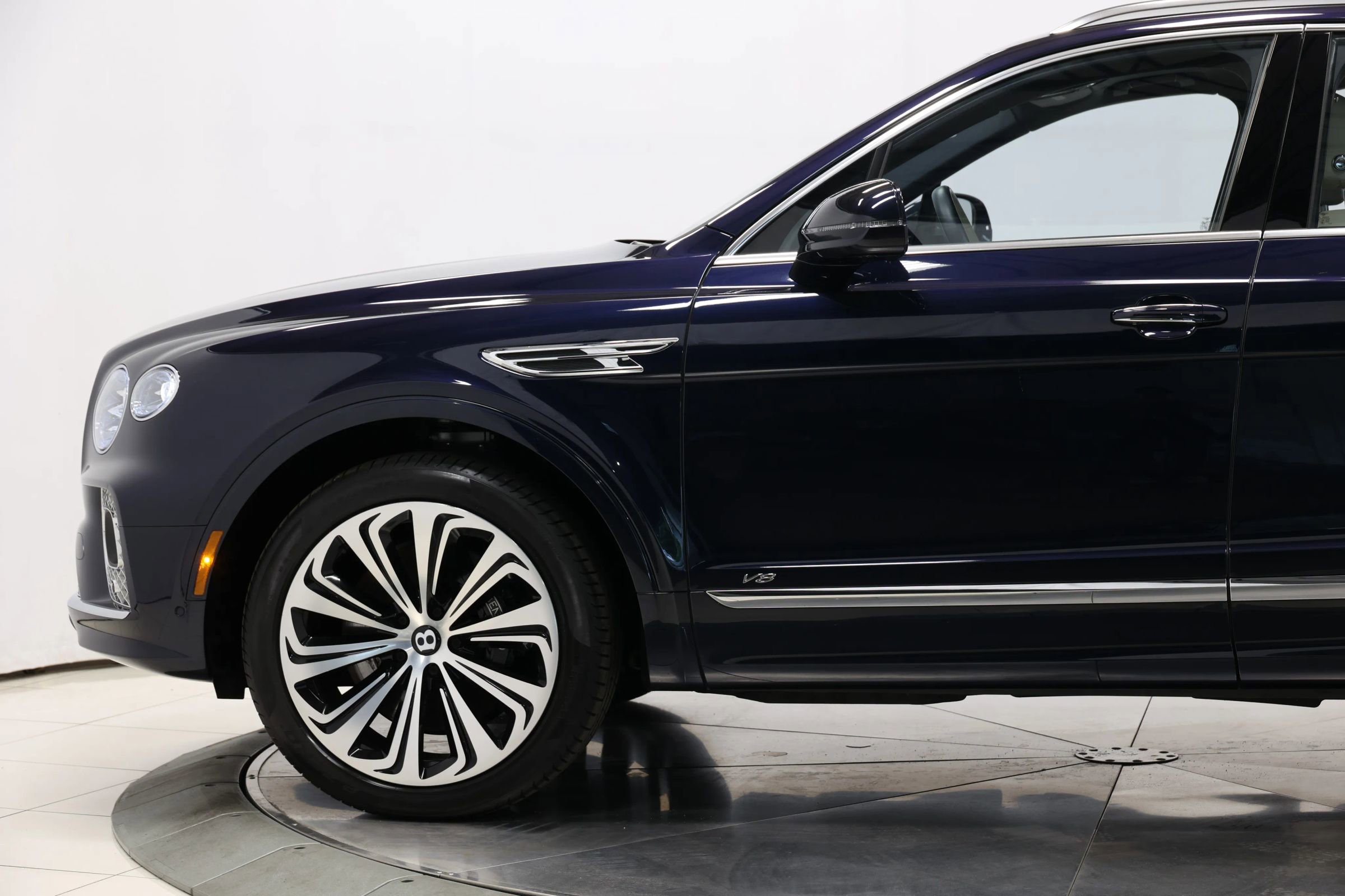 Used 2022 Bentley Bentayga image 8