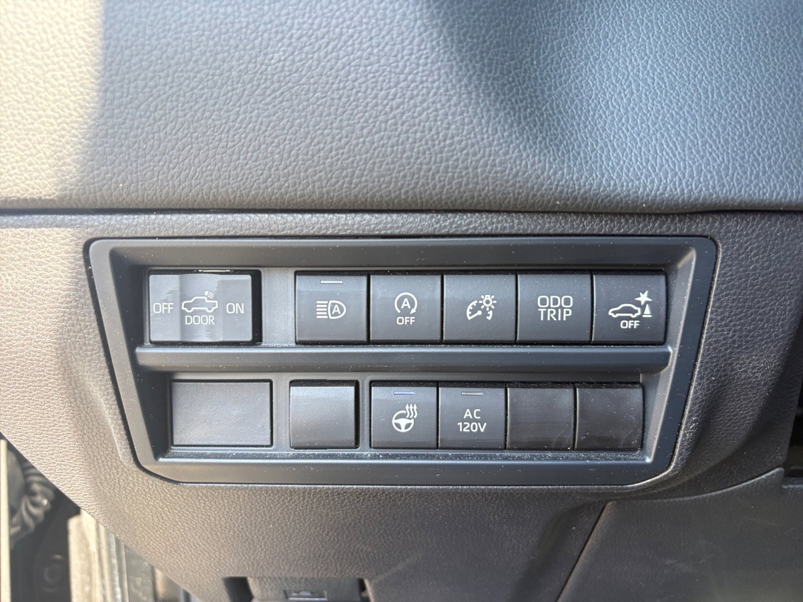 Used 2025 Toyota Tundra Limited AWD/4WD image 22