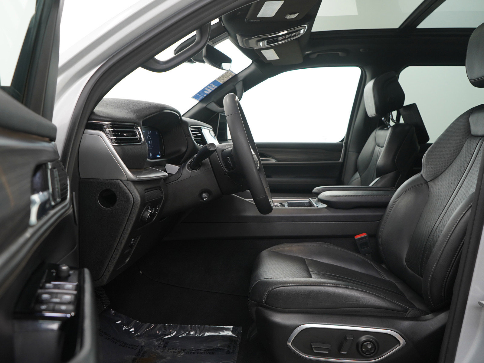 Used 2023 Jeep Wagoneer L Series II w/ Premium Group I image 22