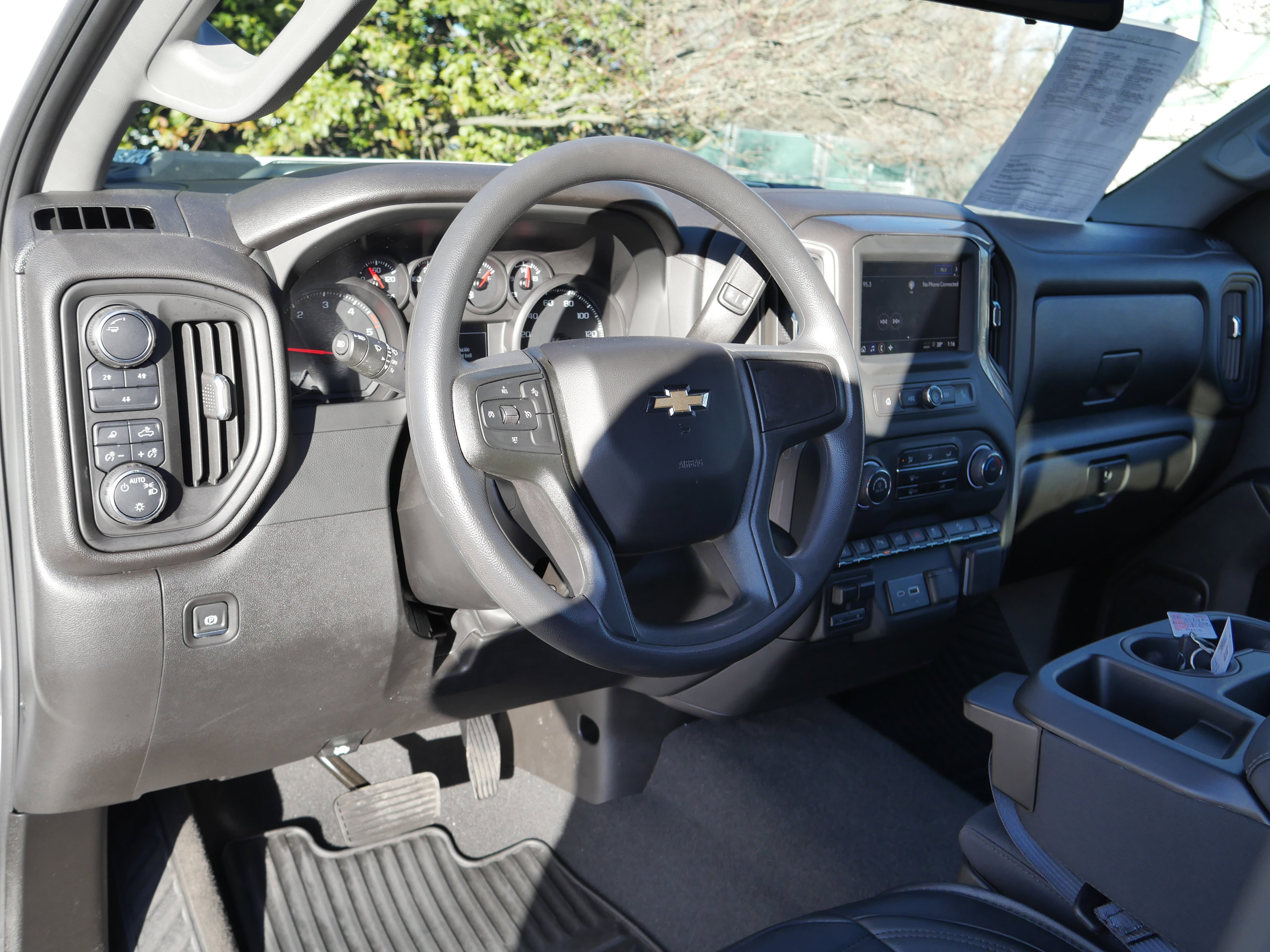 Used 2024 Chevrolet Silverado 2500 Custom w/ Custom Value Package image 4