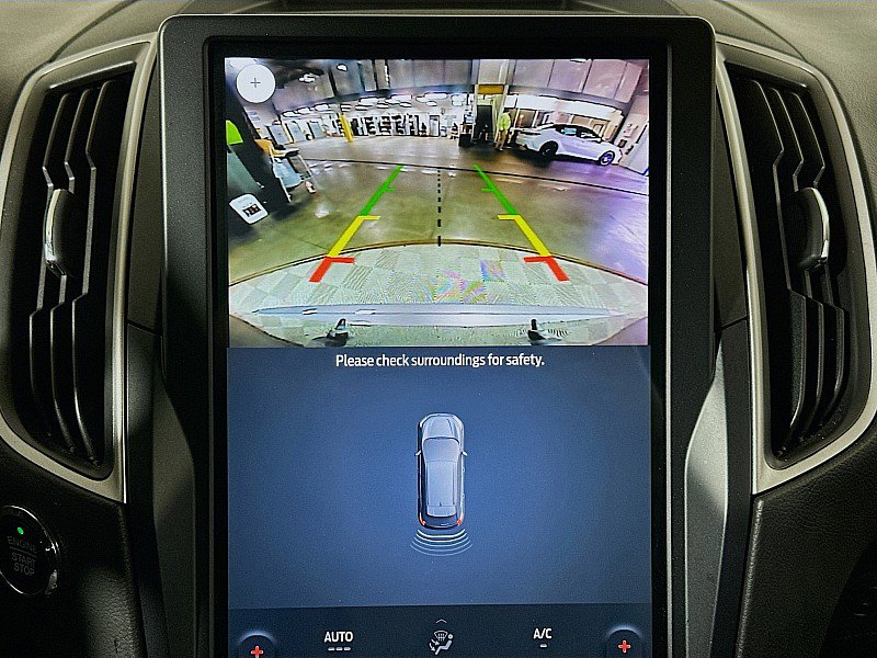 Used 2024 Ford Edge SE w/ Black Appearance Package image 16