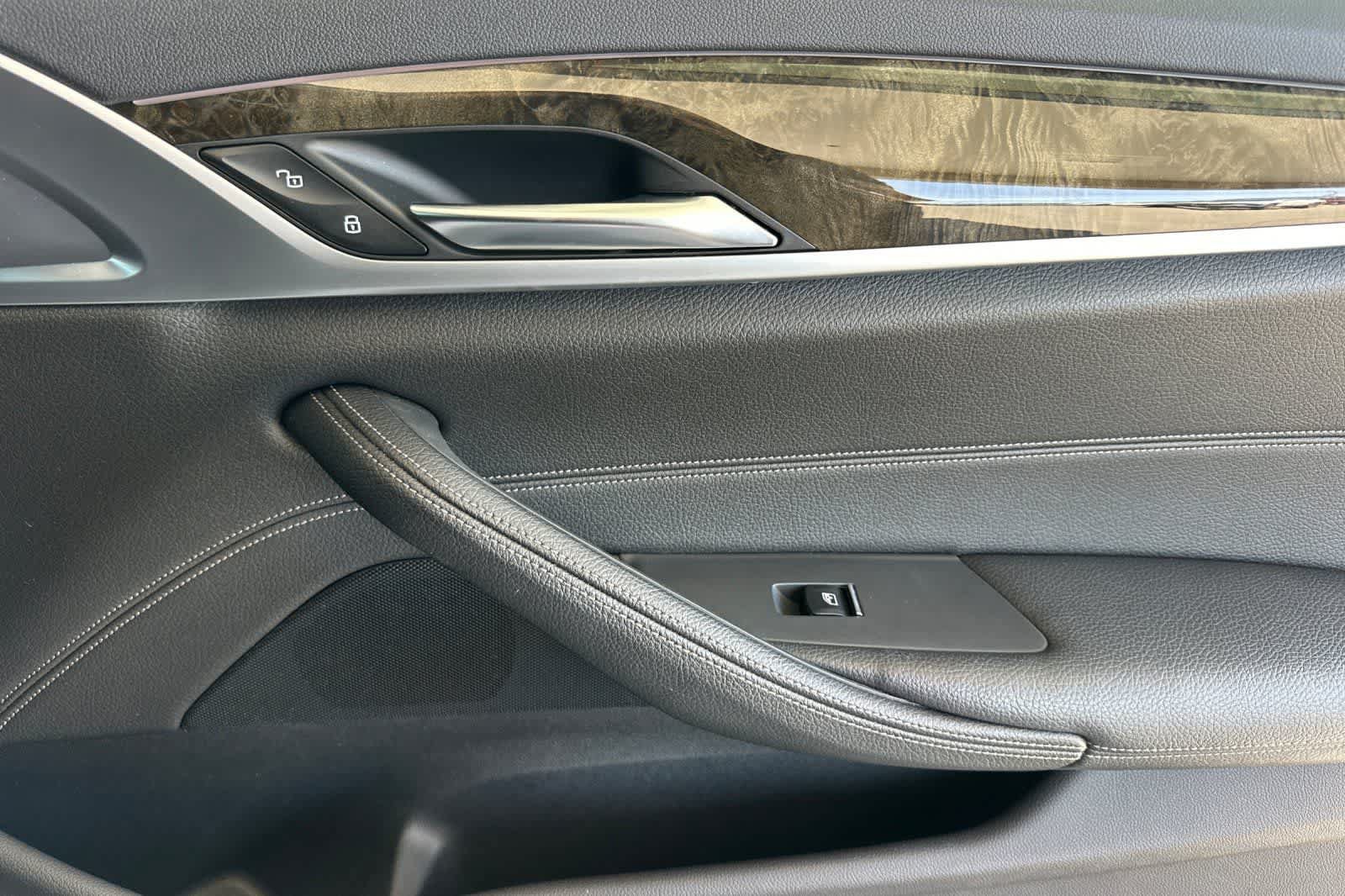 Used 2019 BMW 530i w/ Luxury Package RWD image 18