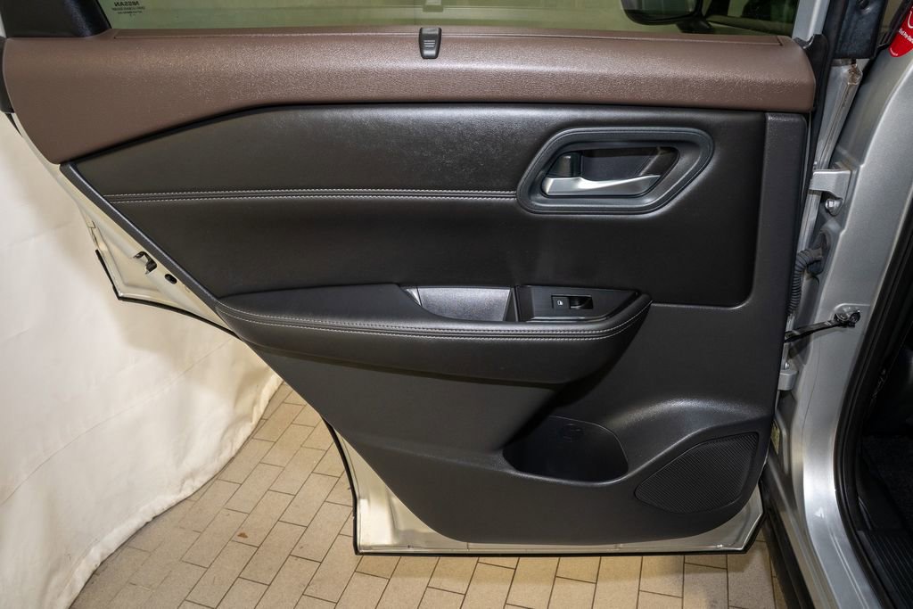 Used 2022 Nissan Rogue SV w/ SV Premium Package image 11