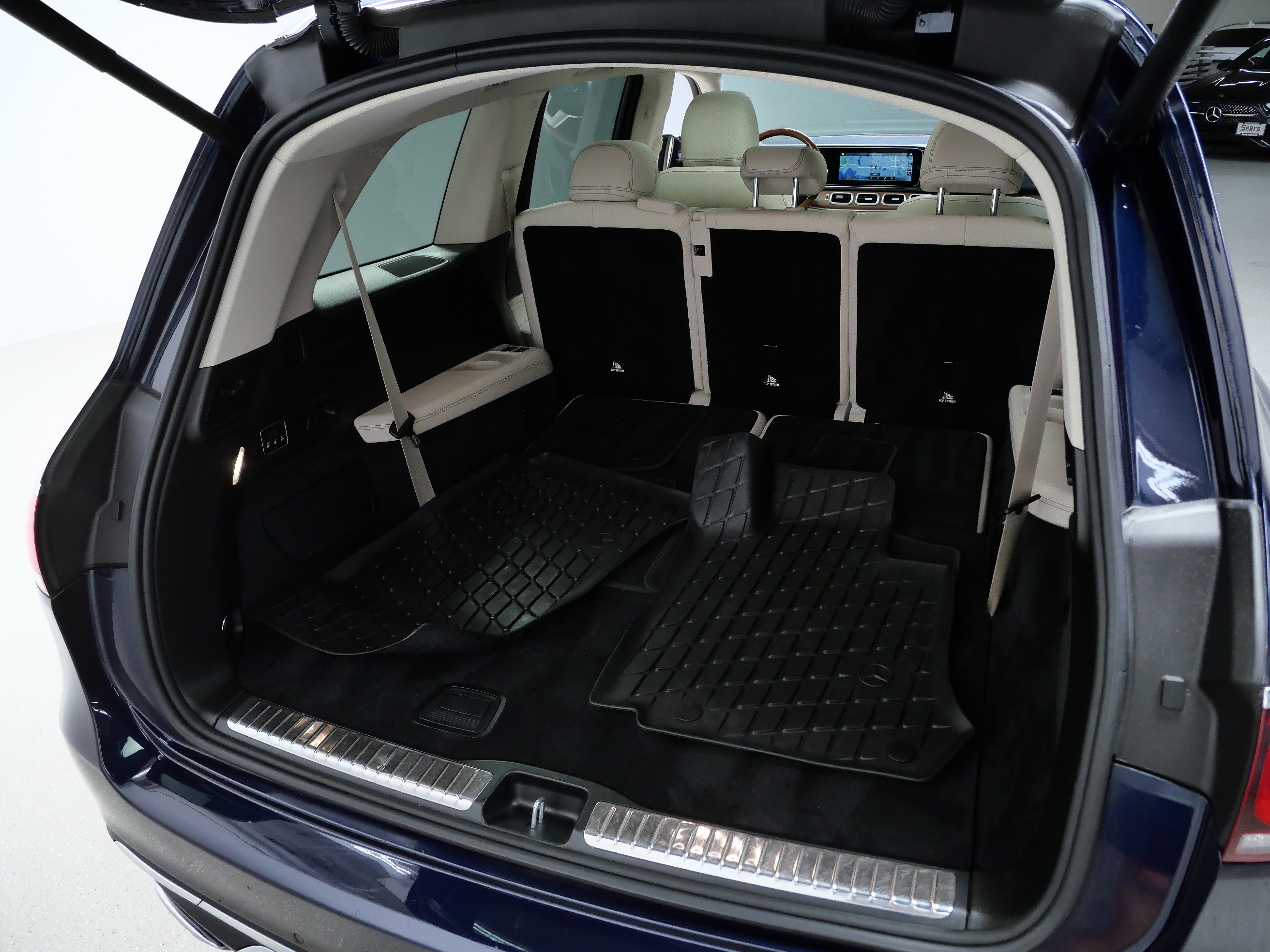 Used 2022 Mercedes-Benz GLS 450 4MATIC image 7