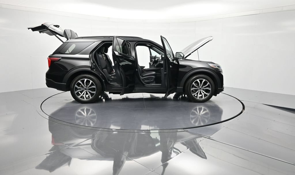 Certified 2025 Ford Explorer ST-Line w/ Premium Package RWD image 48