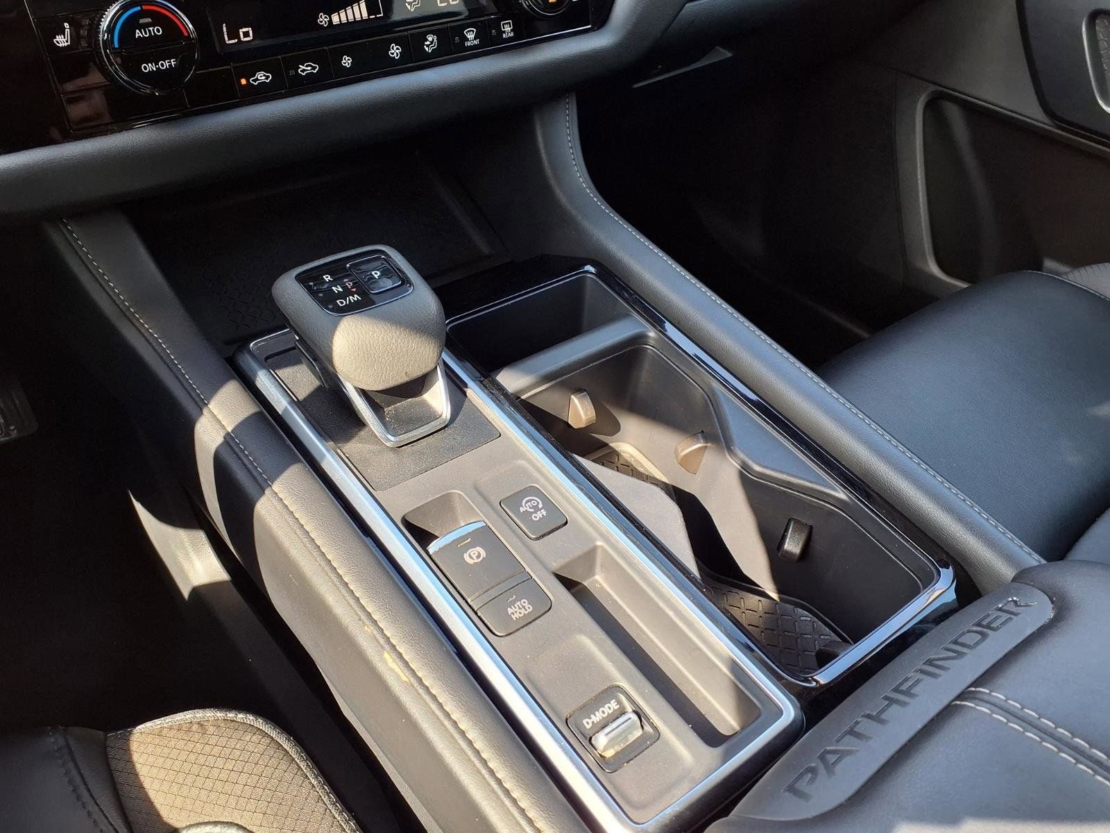 Used 2025 Nissan Pathfinder SL FWD image 25