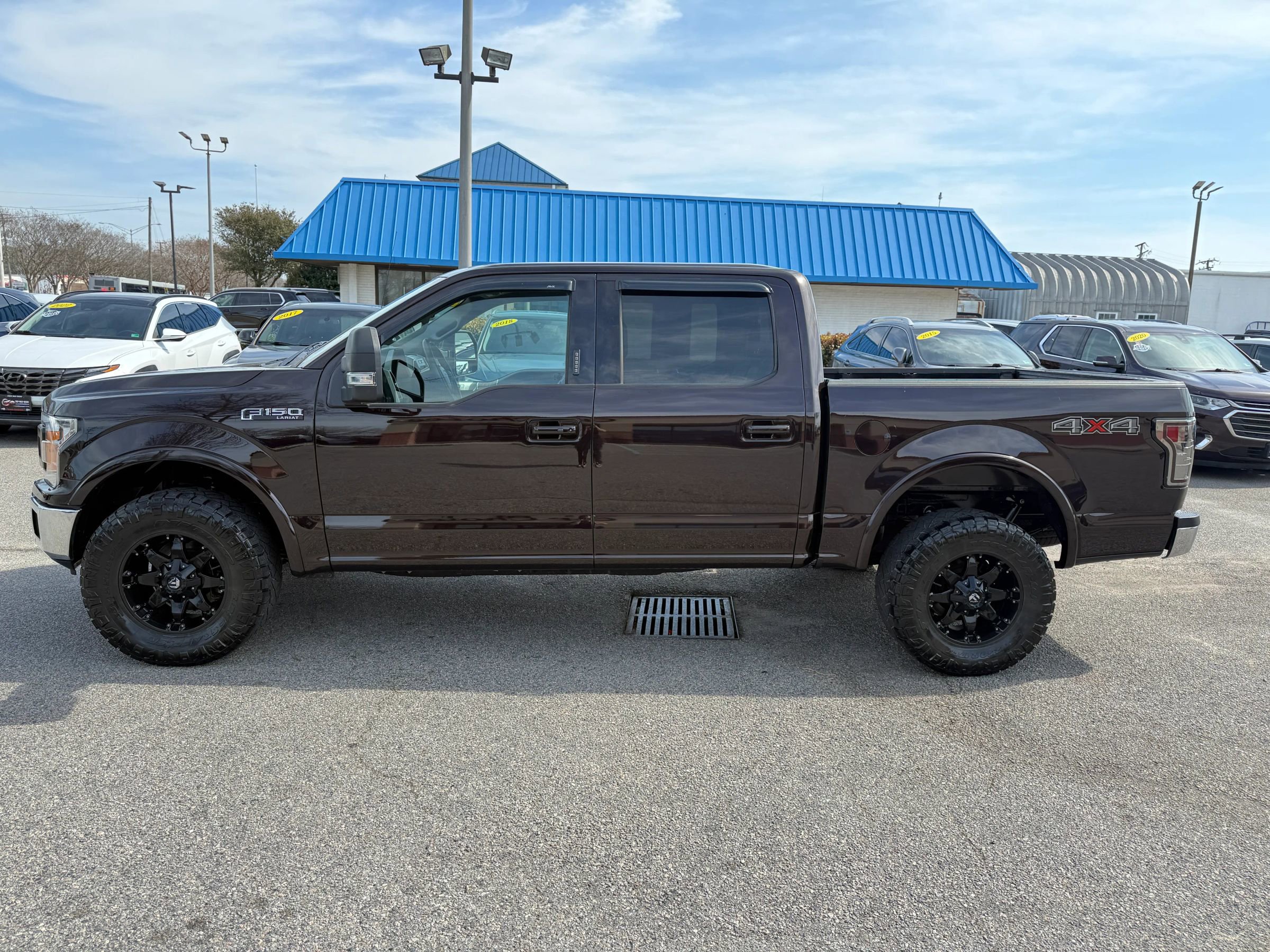 Used 2019 Ford F150 Lariat image 2