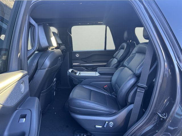 New 2027 Lincoln Navigator Reserve w/ Jet Appearance Package AWD/4WD image 10