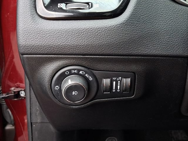 Used 2021 Jeep Compass Limited w/ Sun and Sound Group AWD/4WD image 39