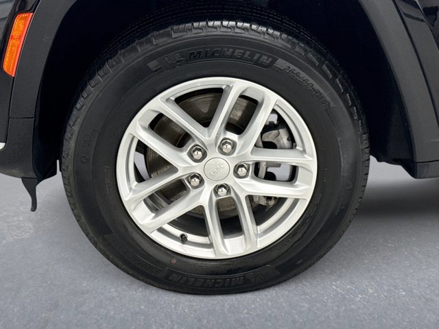 Used 2023 Jeep Grand Cherokee L Laredo image 23