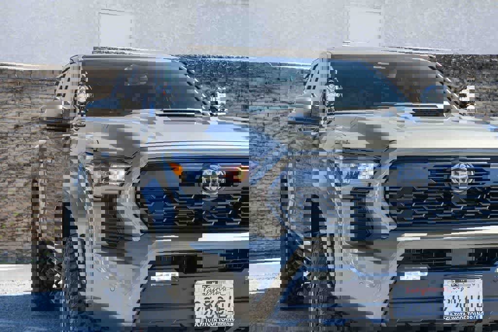 Used 2025 Toyota Tacoma TRD Sport w/ TRD Sport Upgrade Package image 4