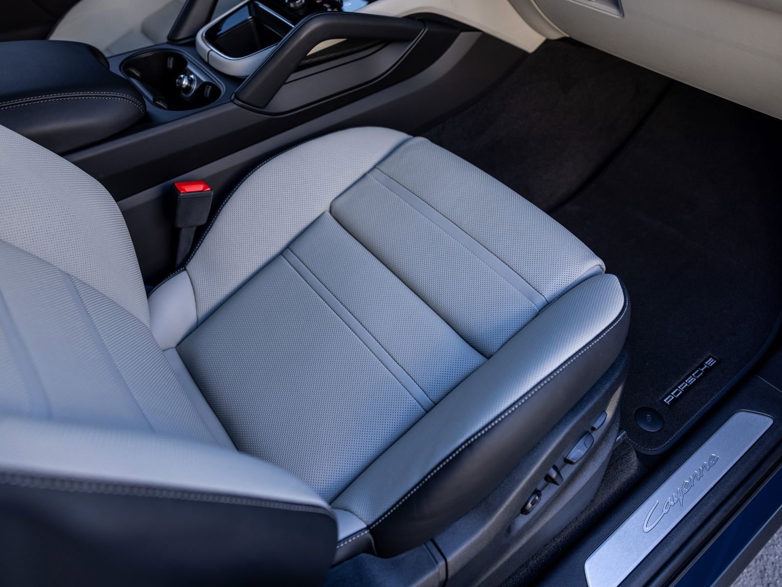 New 2025 Porsche Cayenne Coupe AWD/4WD image 54
